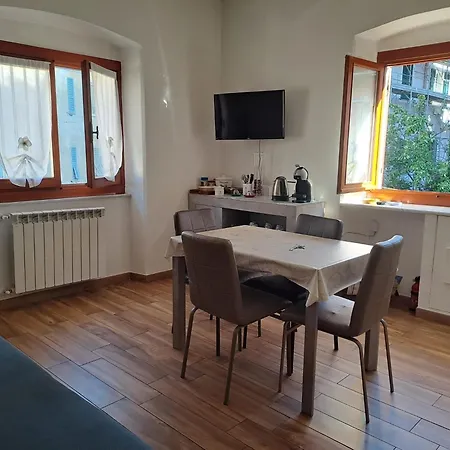 Sisters' House * Λα Σπέτσια